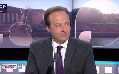 « F. Hollande est en train de distribuer des cadeaux pour telle ou telle catégorie de la population, sans les financer. » – LCP